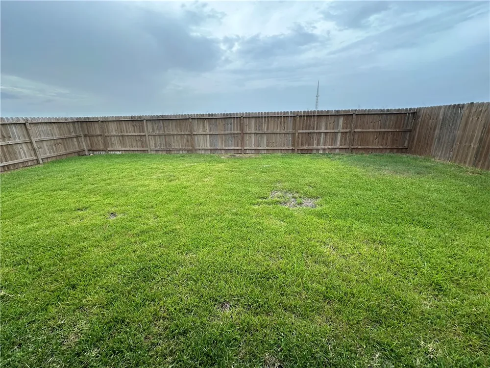 1417 Maverick Sinton, TX 78387