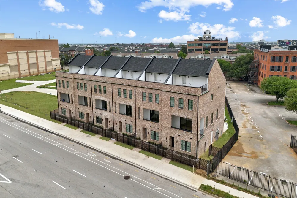 2401 Canton Street #1003 Dallas, TX 75201