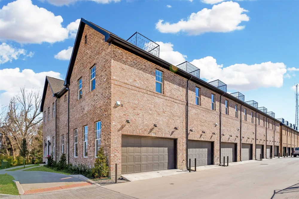 1416 Avenue Plano, TX 75074