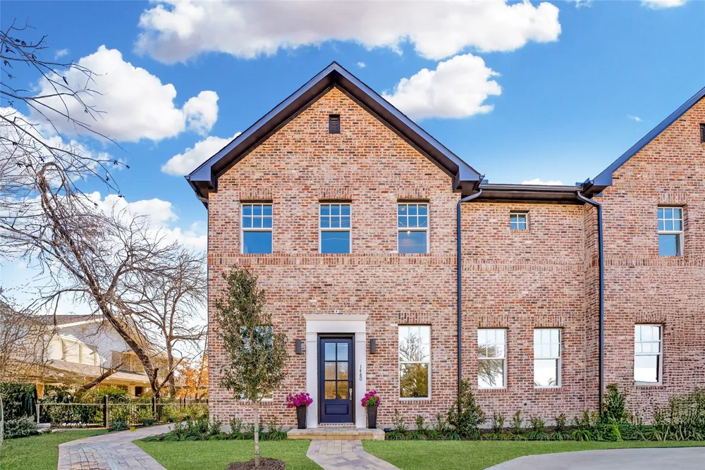 1416 Avenue Plano, TX 75074