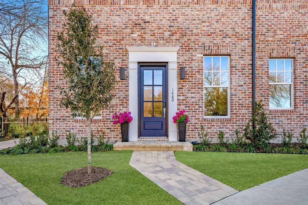 1416 Avenue Plano, TX 75074