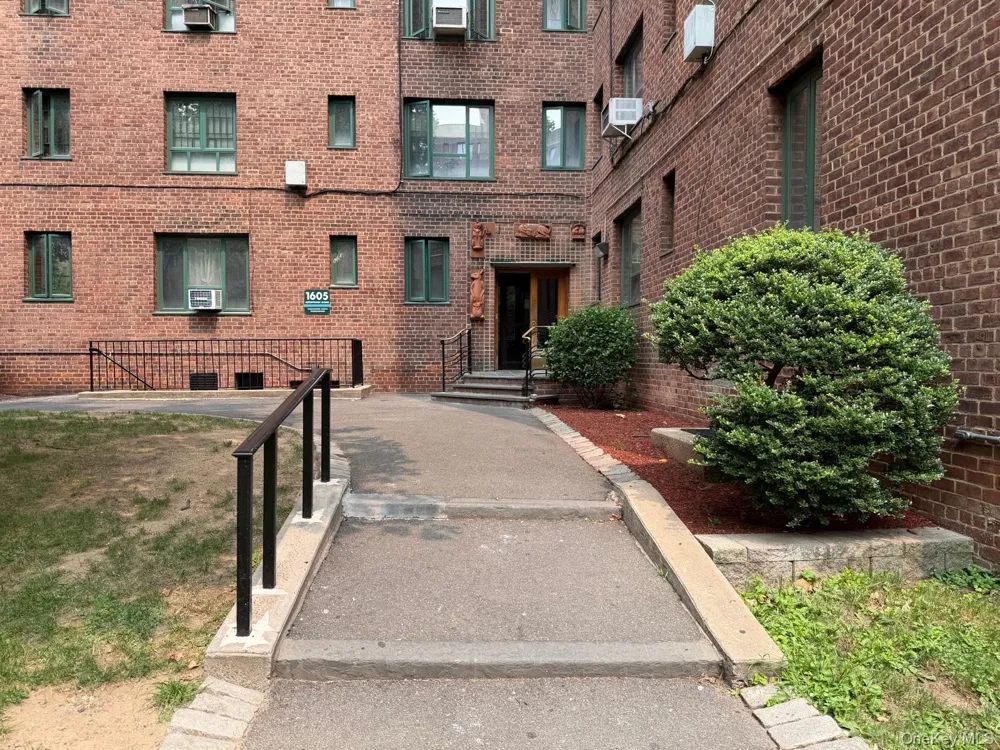 1605 Metropolitan Avenue #12C Bronx, NY 10462