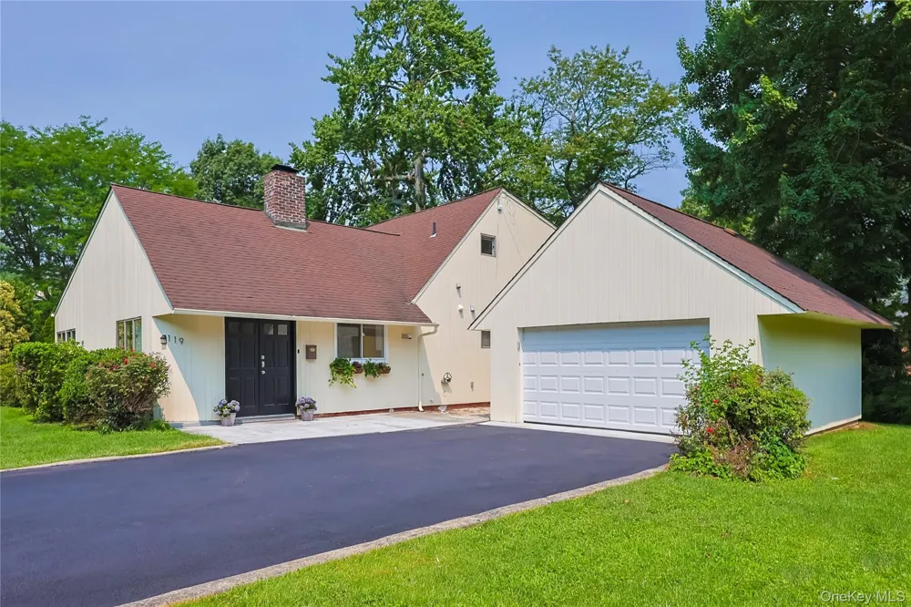 119 Harrow Lane Manhasset, NY 11030