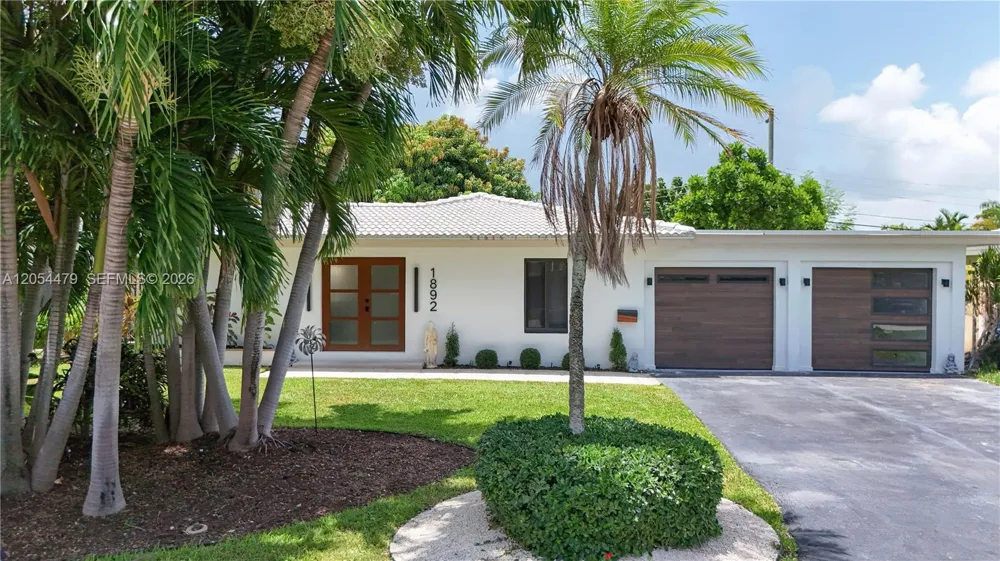 1892 NE 33rd St Oakland Park, FL 33306