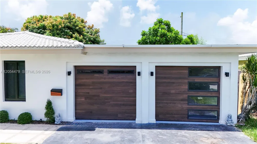 1892 NE 33rd St Oakland Park, FL 33306