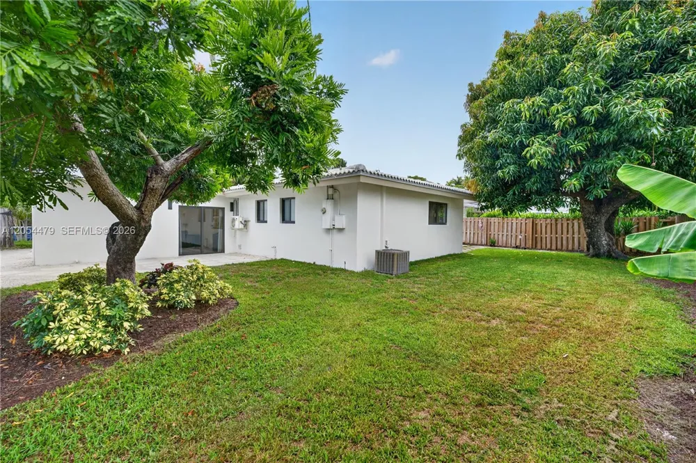1892 NE 33rd St Oakland Park, FL 33306