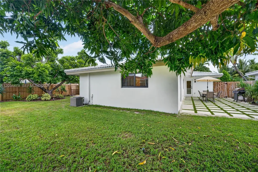 1892 NE 33rd St Oakland Park, FL 33306