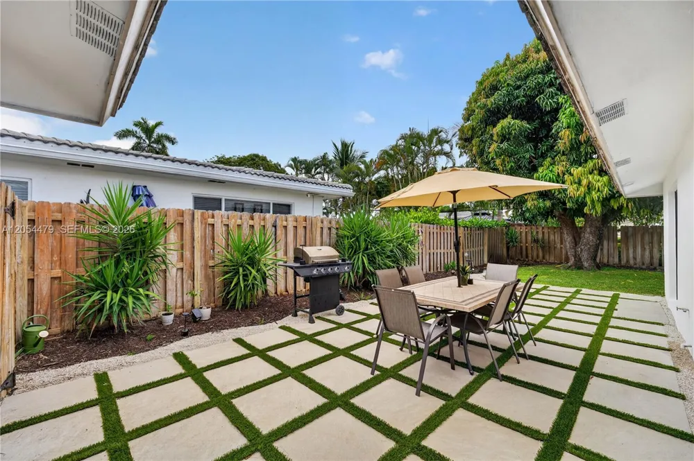 1892 NE 33rd St Oakland Park, FL 33306