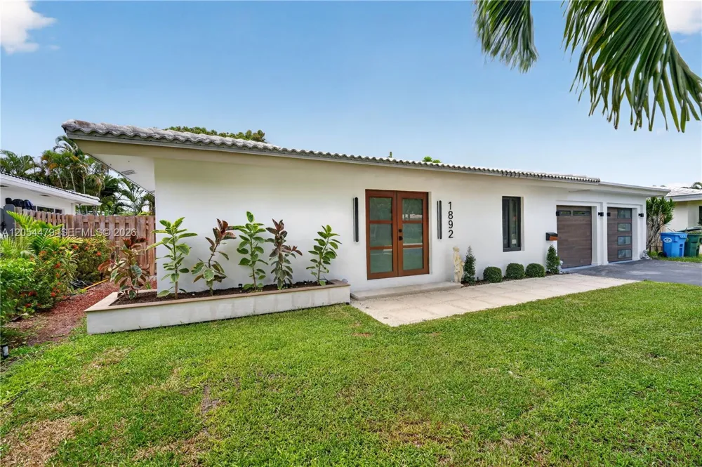 1892 NE 33rd St Oakland Park, FL 33306