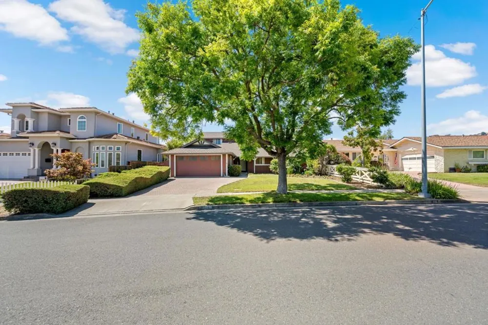 7864 Belknap Drive Cupertino, CA 95014