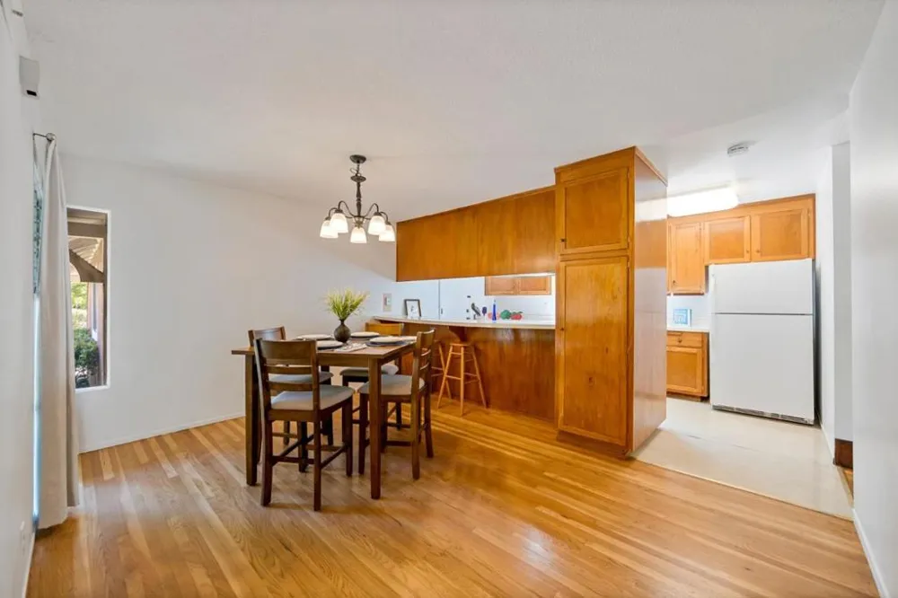 7864 Belknap Drive Cupertino, CA 95014
