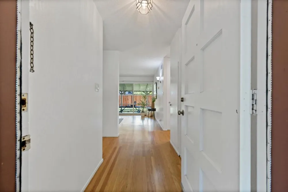 7864 Belknap Drive Cupertino, CA 95014