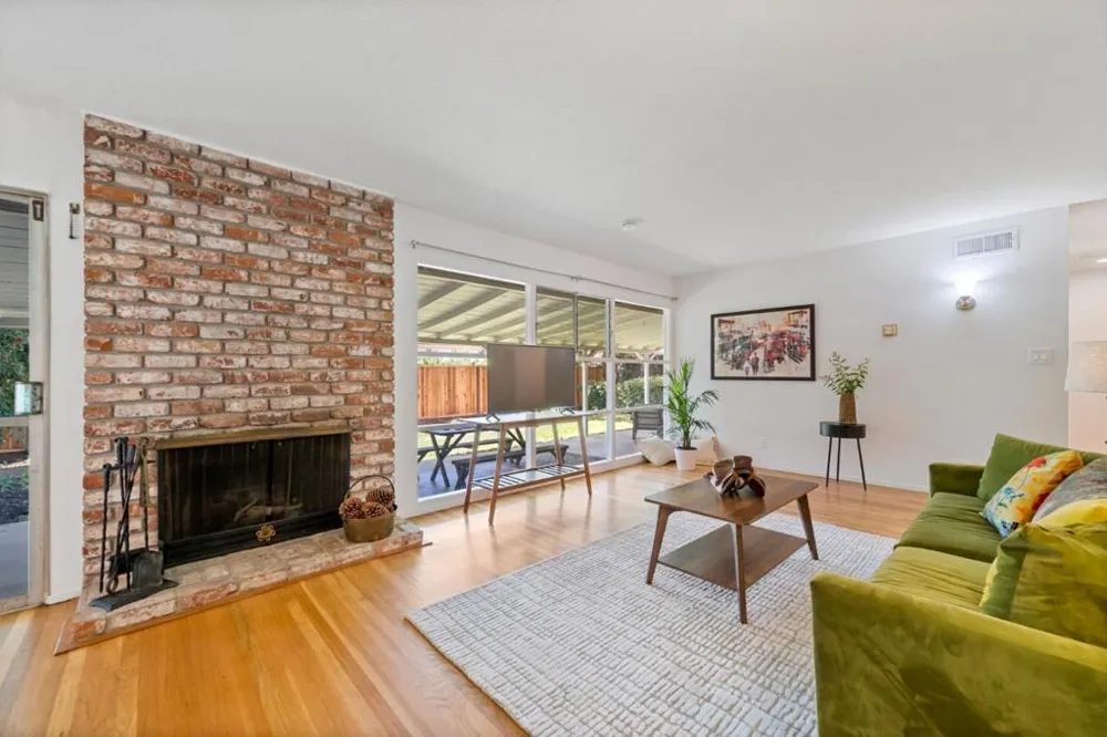 7864 Belknap Drive Cupertino, CA 95014