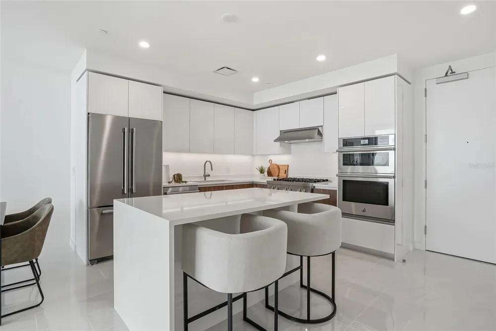 400 CENTRAL AVENUE #2008 St Petersburg, FL 33701