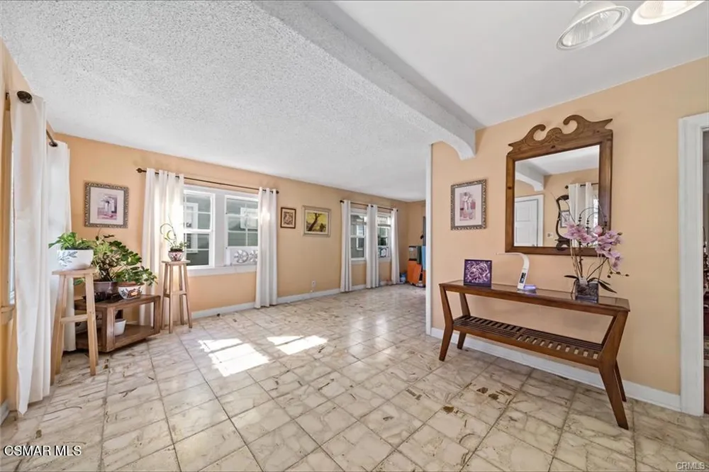 2706 W Avenue 30 Los Angeles, CA 90065