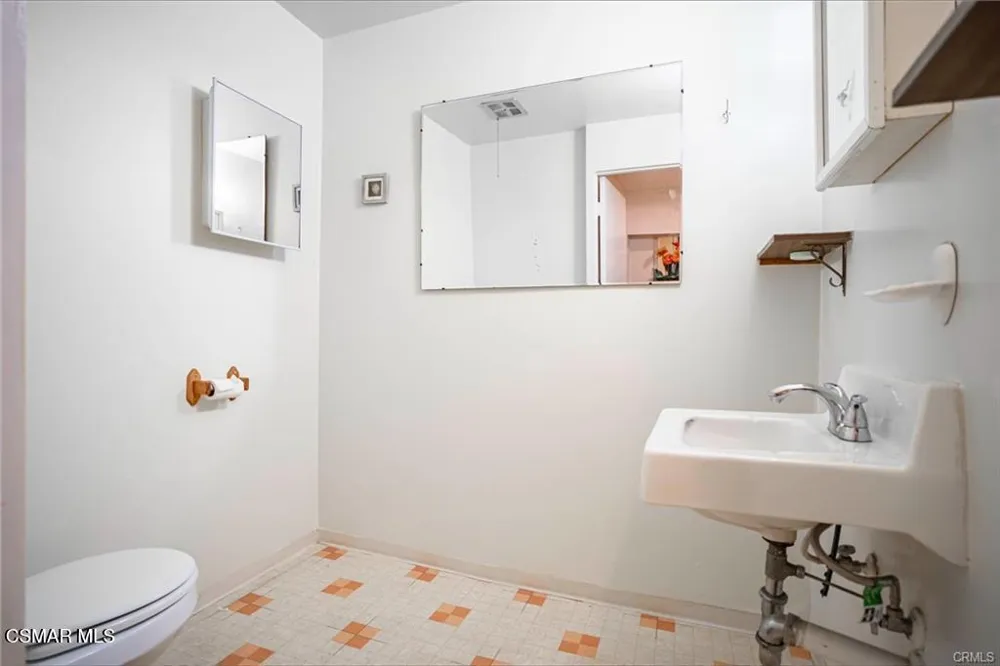 2706 W Avenue 30 Los Angeles, CA 90065