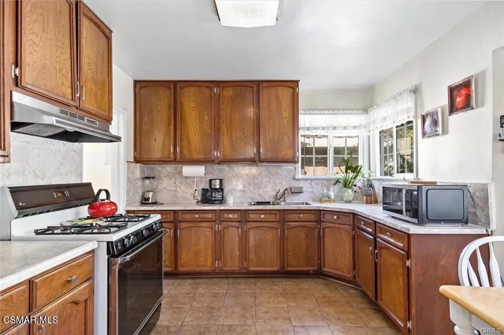 2706 W Avenue 30 Los Angeles, CA 90065