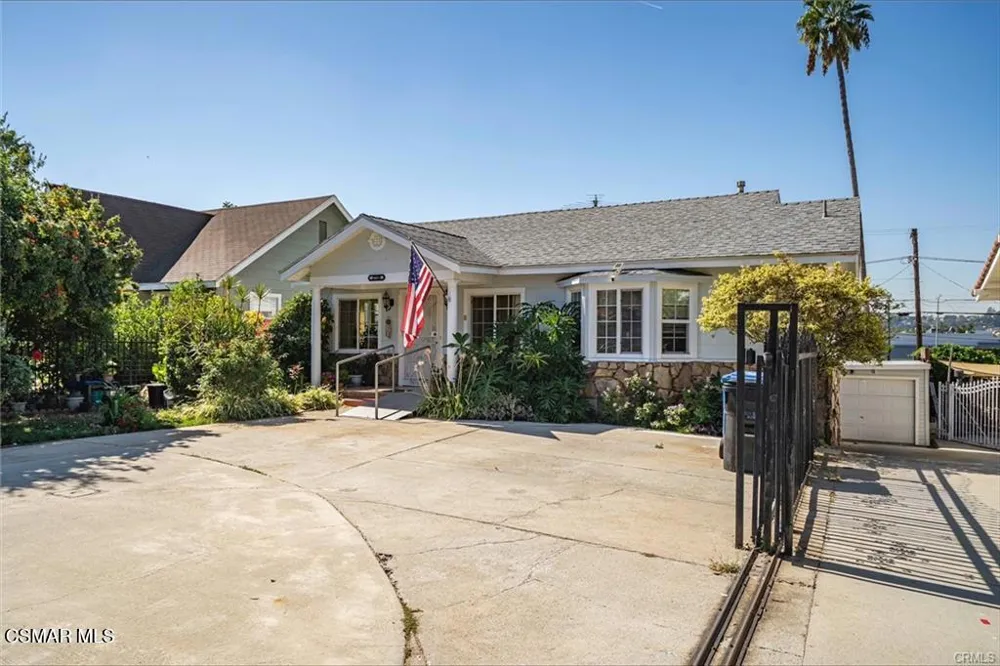 2706 W Avenue 30 Los Angeles, CA 90065