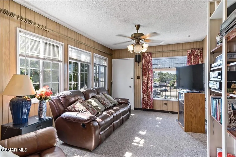 2706 W Avenue 30 Los Angeles, CA 90065