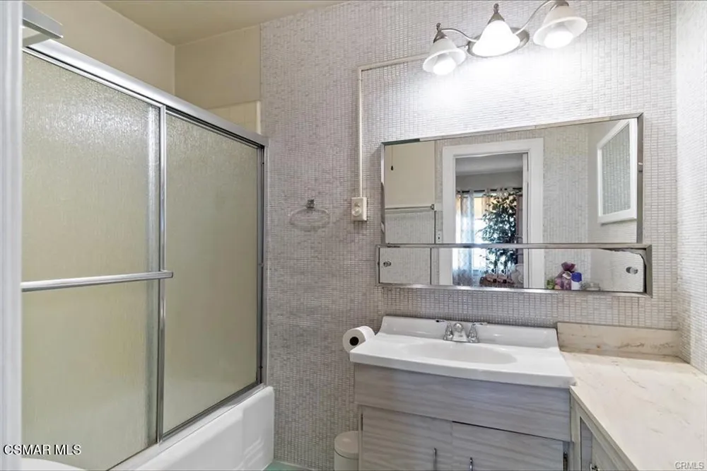 2706 W Avenue 30 Los Angeles, CA 90065