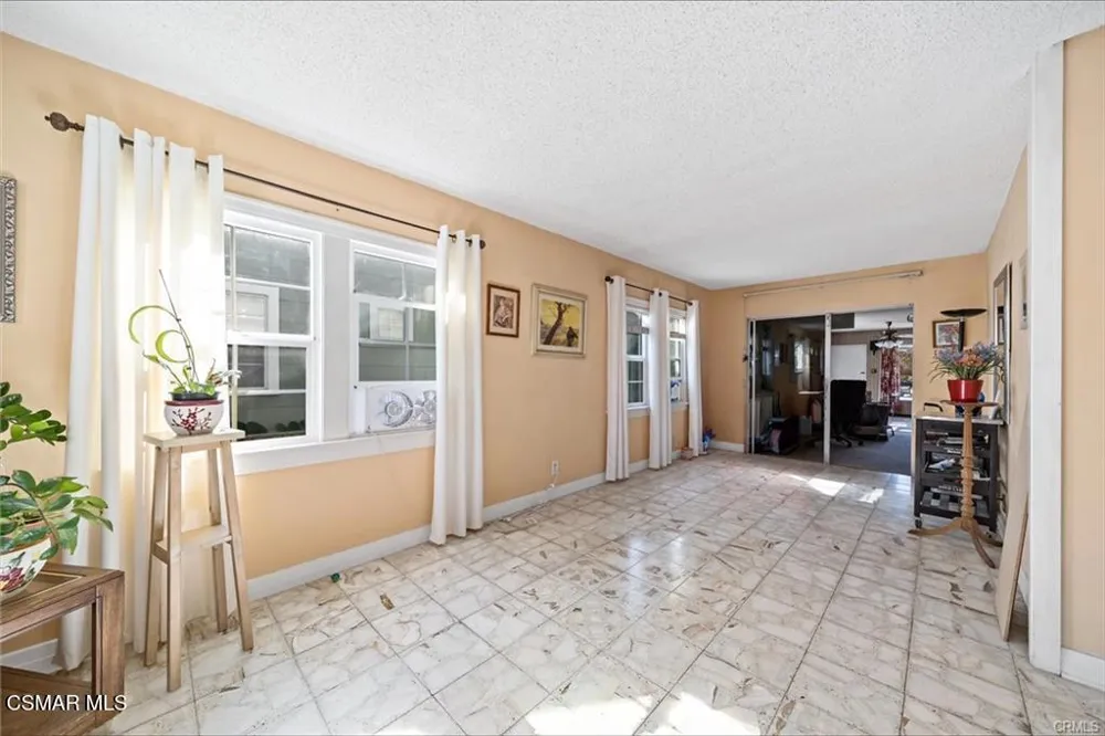 2706 W Avenue 30 Los Angeles, CA 90065