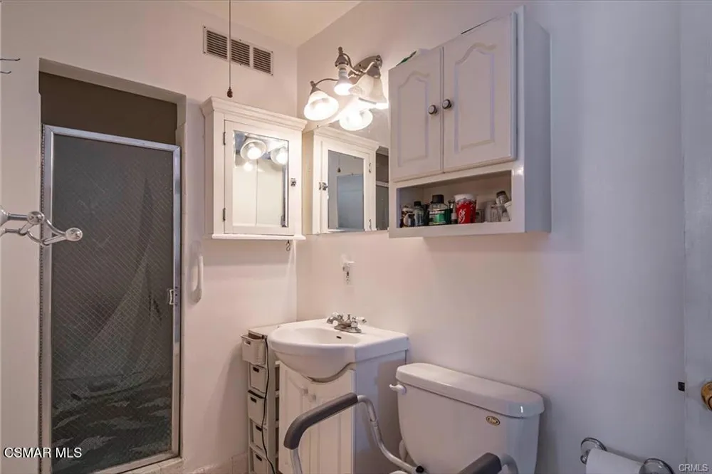 2706 W Avenue 30 Los Angeles, CA 90065