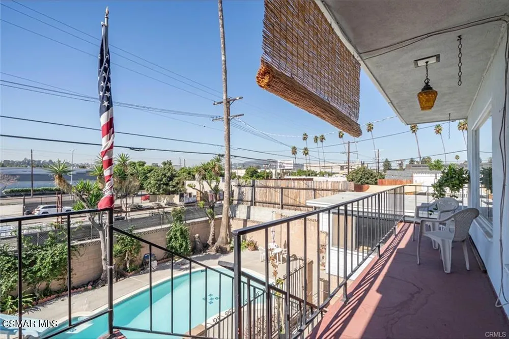 2706 W Avenue 30 Los Angeles, CA 90065