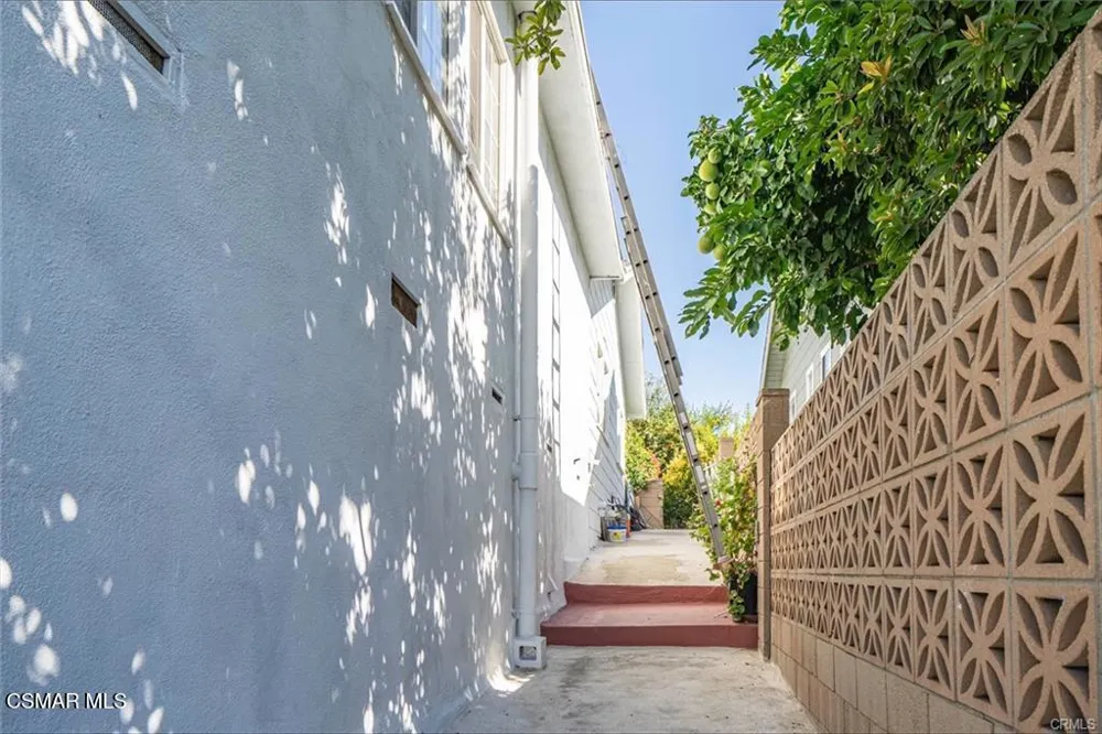 2706 W Avenue 30 Los Angeles, CA 90065