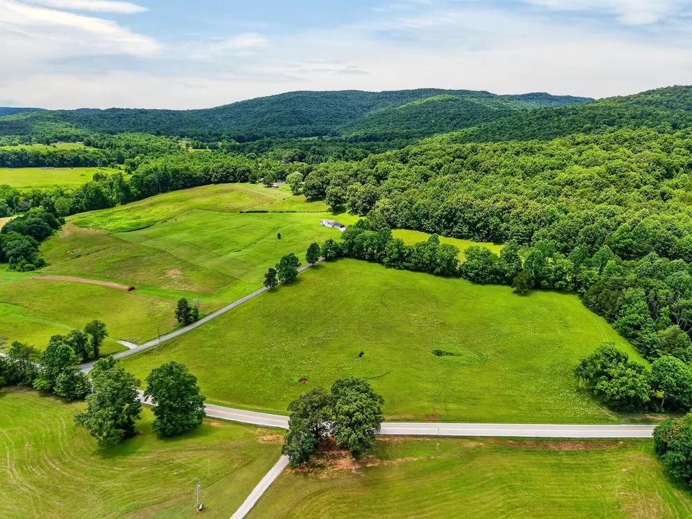 9249 Monterey Hwy Sparta, TN 38583