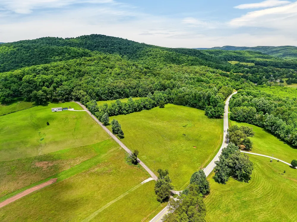 9249 Monterey Hwy Sparta, TN 38583