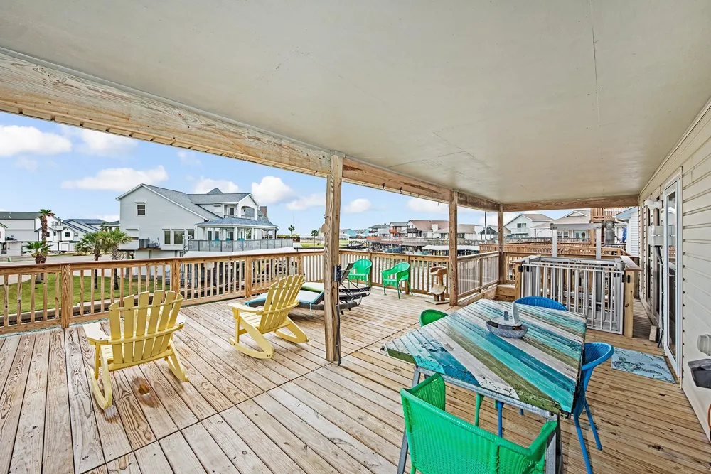336 Admiral Circle Tiki Island, TX 77554