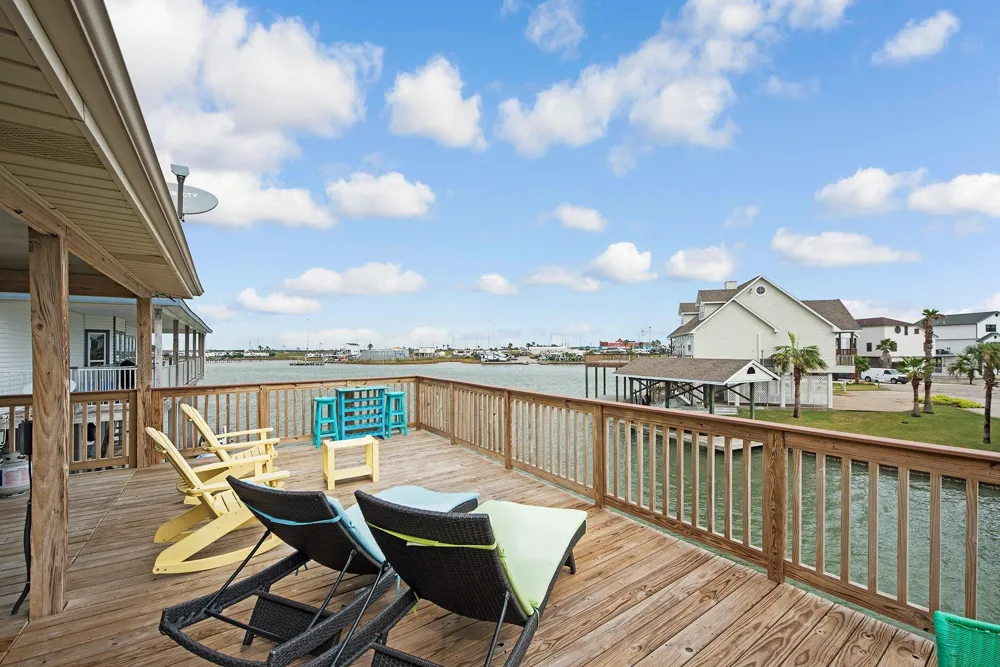 336 Admiral Circle Tiki Island, TX 77554