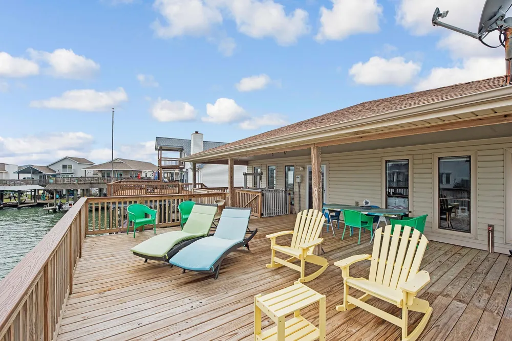 336 Admiral Circle Tiki Island, TX 77554