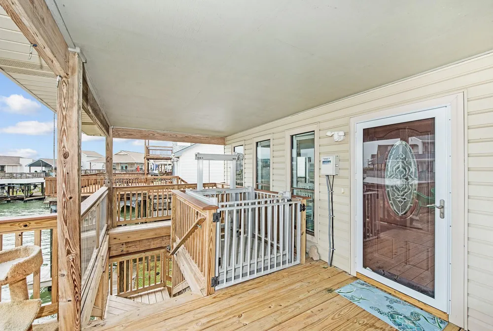 336 Admiral Circle Tiki Island, TX 77554