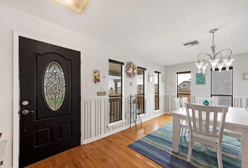 336 Admiral Circle Tiki Island, TX 77554