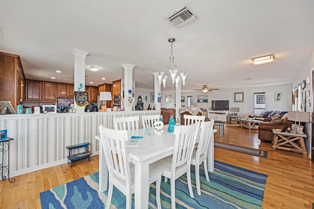 336 Admiral Circle Tiki Island, TX 77554