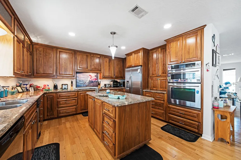 336 Admiral Circle Tiki Island, TX 77554