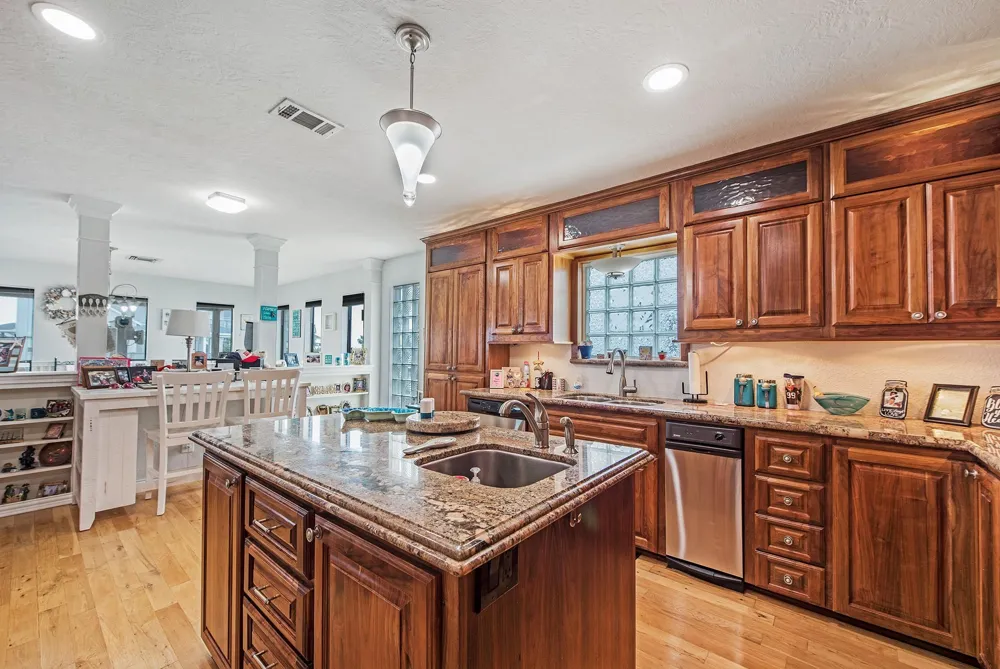 336 Admiral Circle Tiki Island, TX 77554