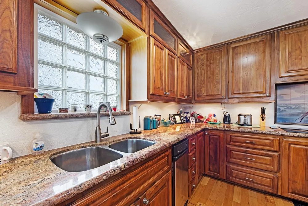 336 Admiral Circle Tiki Island, TX 77554