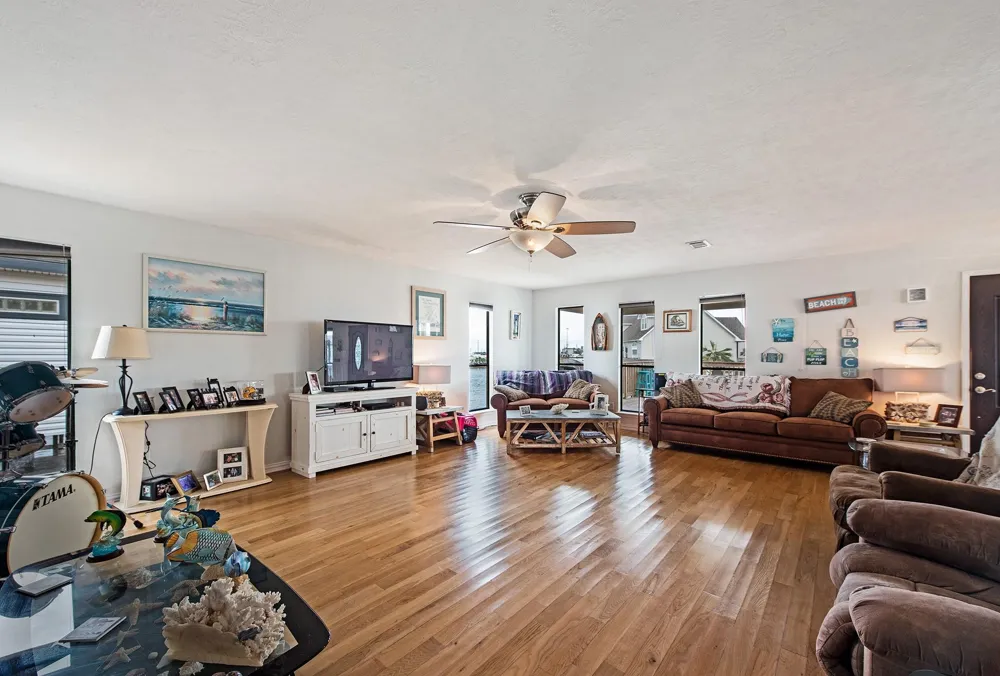 336 Admiral Circle Tiki Island, TX 77554