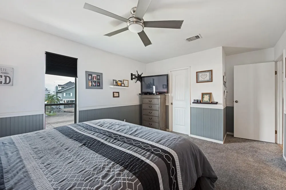 336 Admiral Circle Tiki Island, TX 77554
