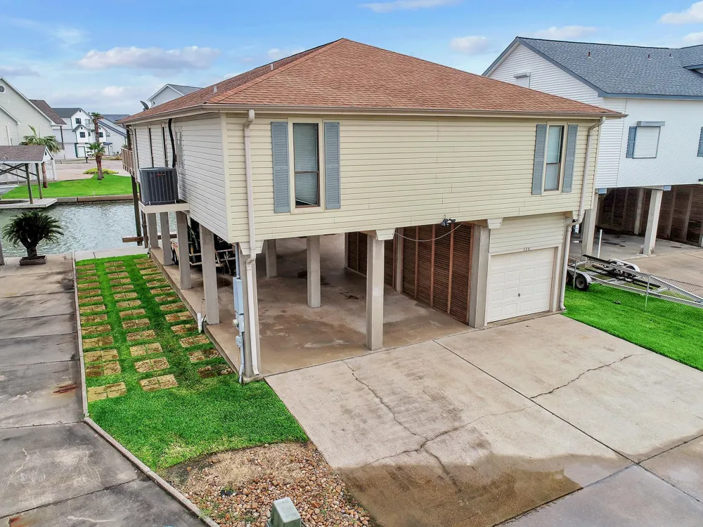336 Admiral Circle Tiki Island, TX 77554