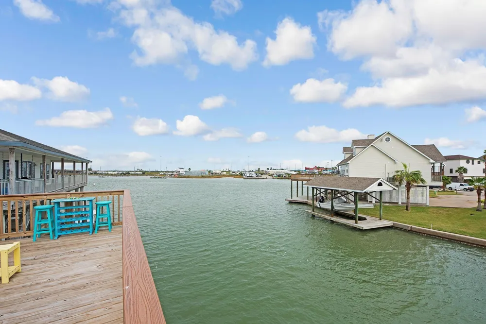 336 Admiral Circle Tiki Island, TX 77554