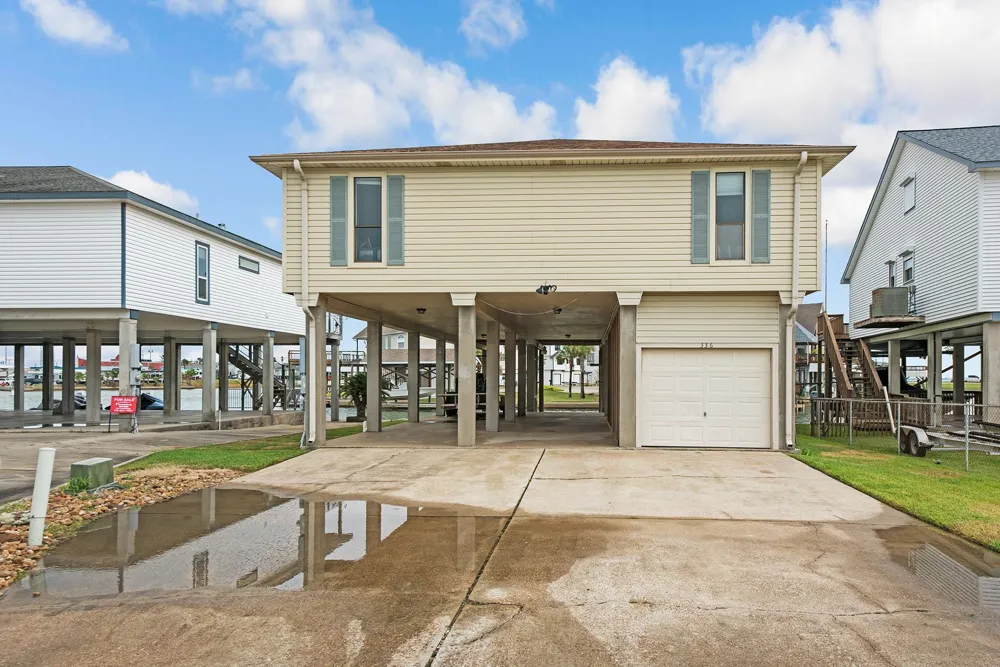 336 Admiral Circle Tiki Island, TX 77554