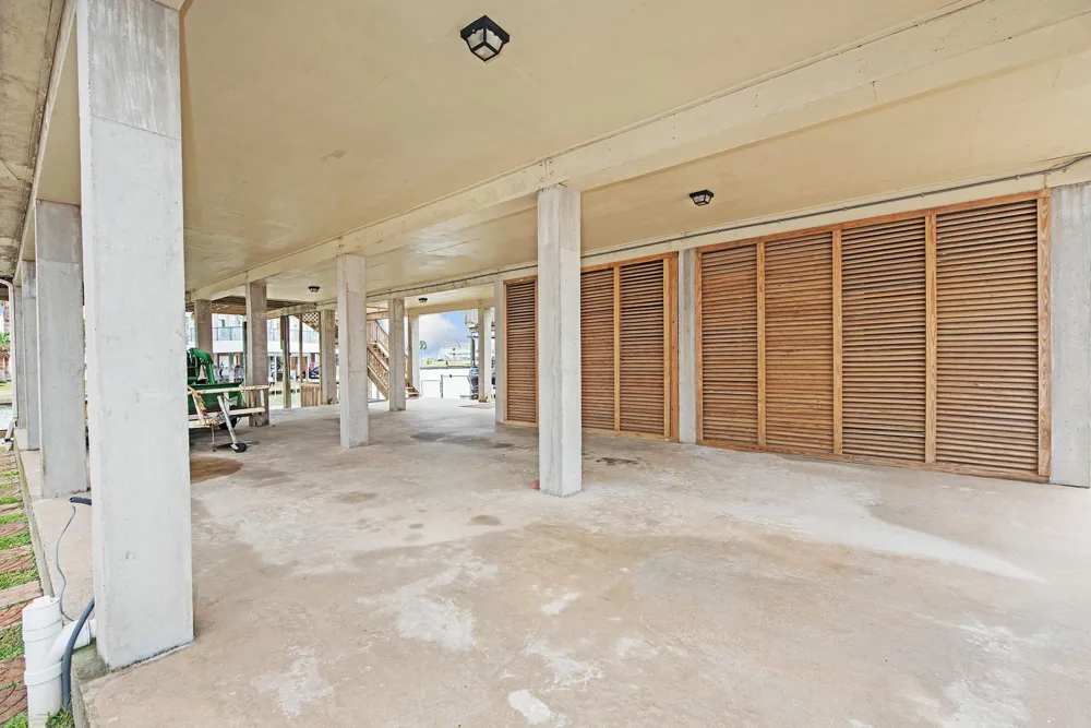 336 Admiral Circle Tiki Island, TX 77554