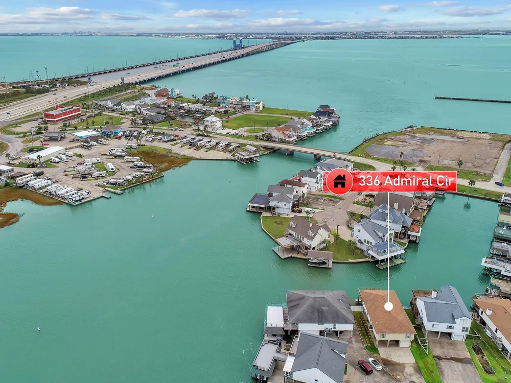 336 Admiral Circle Tiki Island, TX 77554