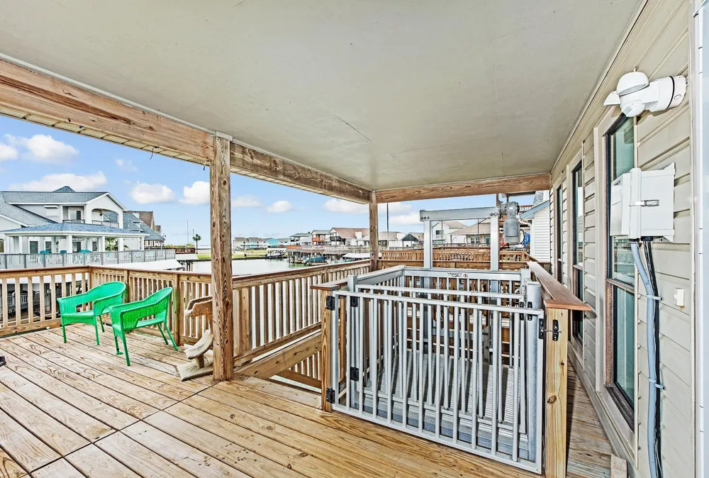 336 Admiral Circle Tiki Island, TX 77554