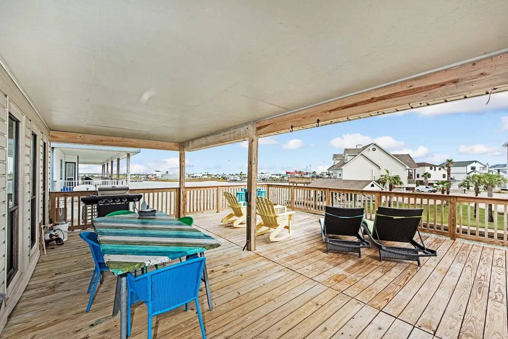 336 Admiral Circle Tiki Island, TX 77554