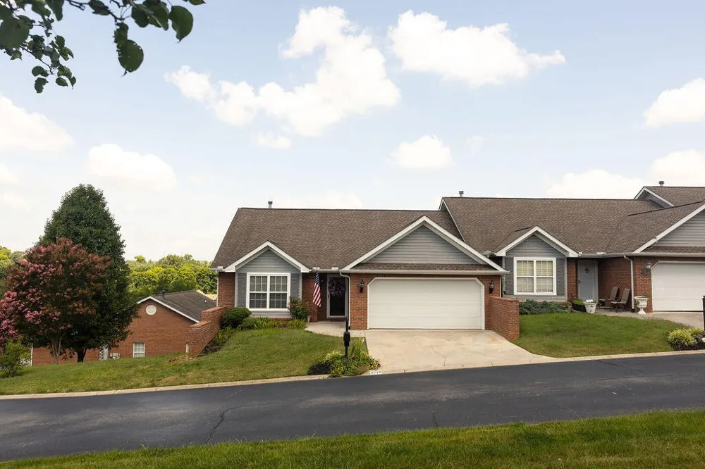 8719 Carriage House Way Knoxville, TN 37923