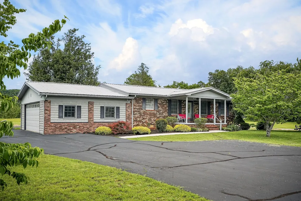 960 Country Club Rd Sparta, TN 38583